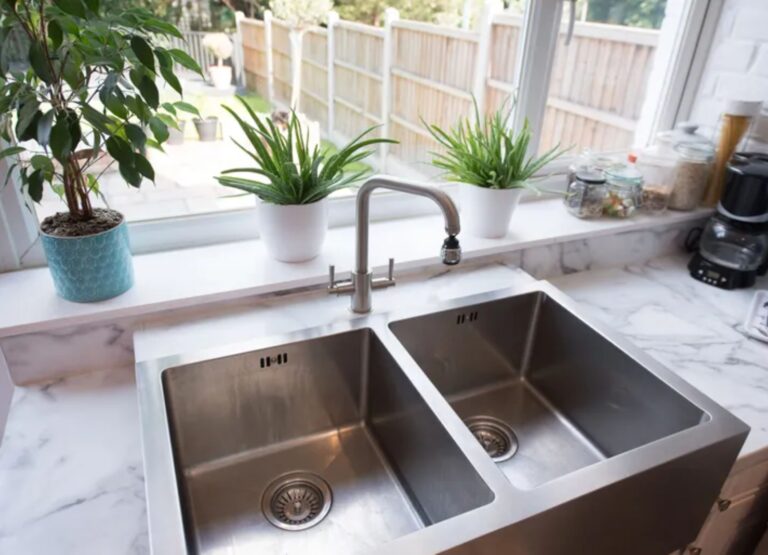 Stainless Steel Vs. Ceramic Laundry Tubs